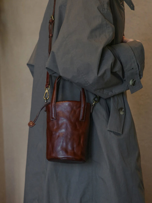 Women's coffee brown leather bucket bag worn on the shoulder