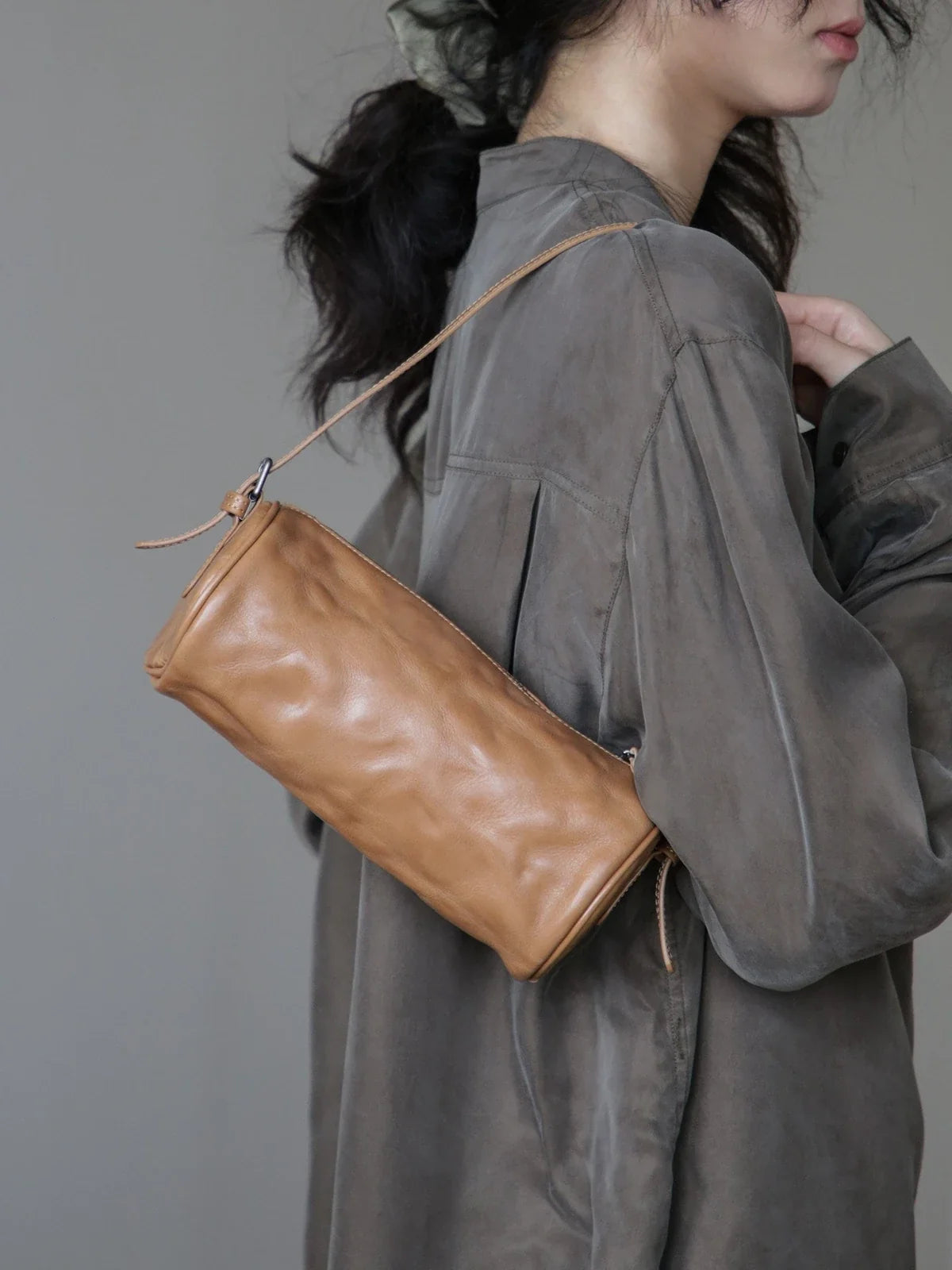 Chestnut vegetable-tanned leather barrel shoulder bag worn on the shoulder
