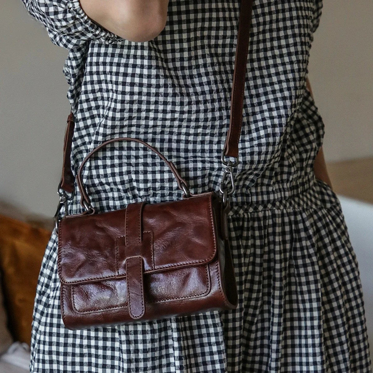 Coffee brown vegetable-tanned cowhide mini crossbody bag