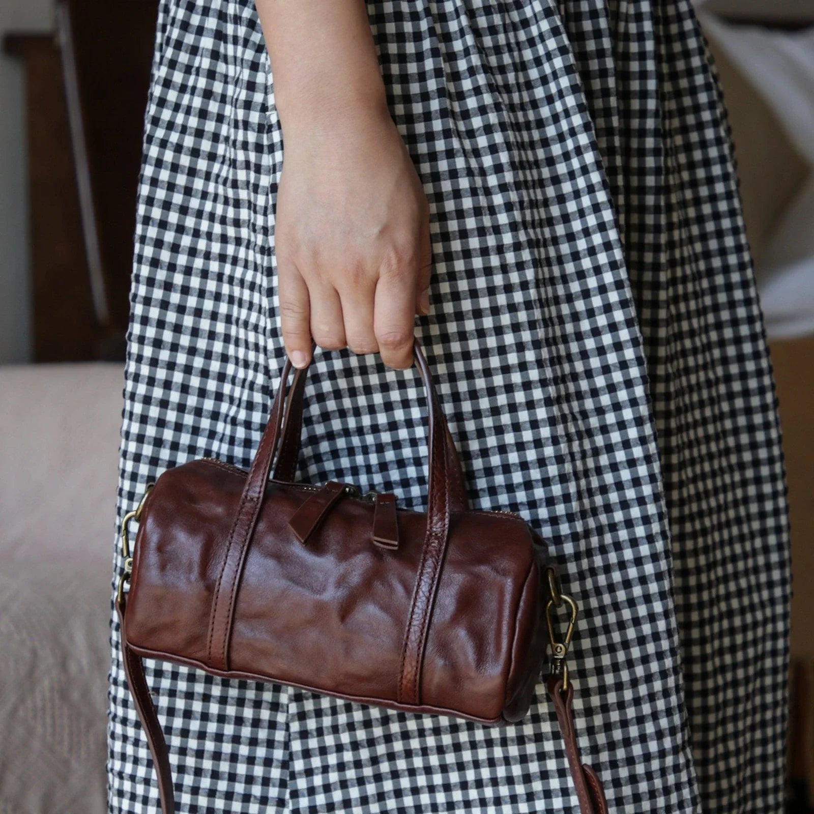 Coffee Brown vegetable-tanned leather mini barrel bag carried by hand