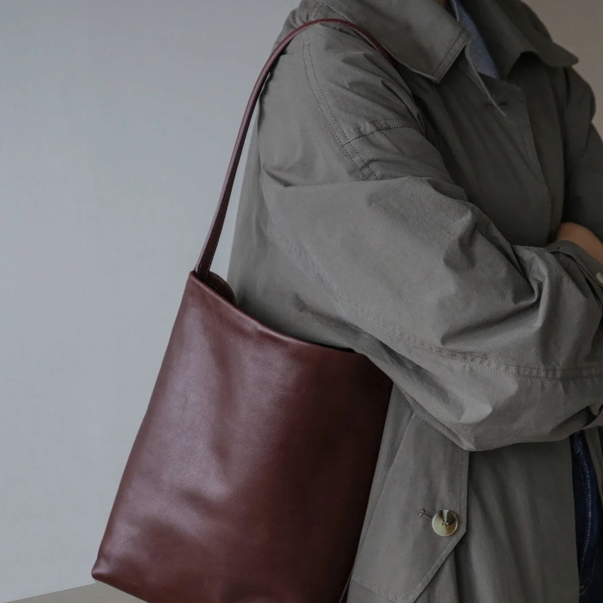 Women's ebony coffee vegetable-tanned cowhide bucket bag