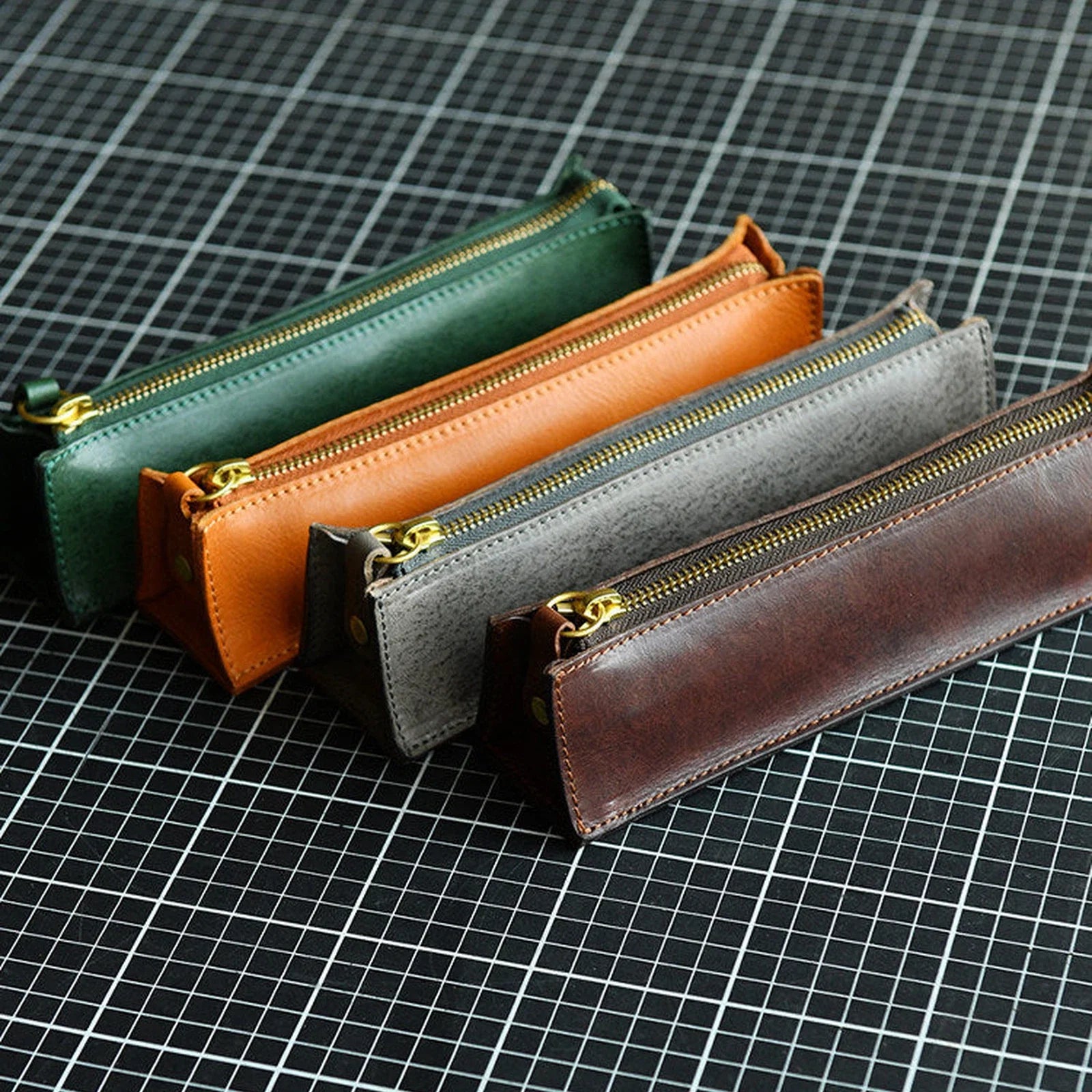 Vegetable-tanned leather pencil cases in four colors