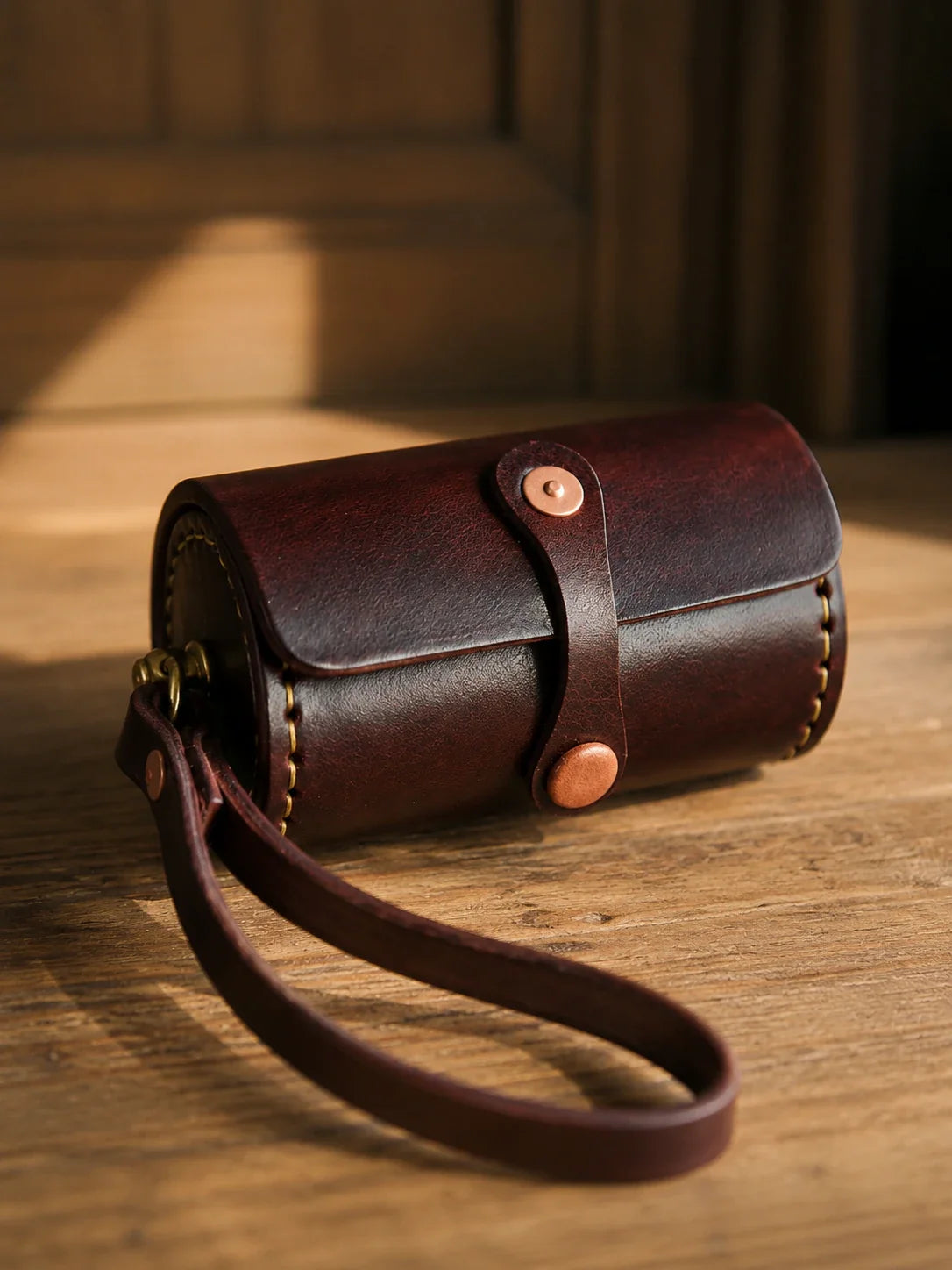 Vegetable-tanned cowhide wristlet case in vintage brown