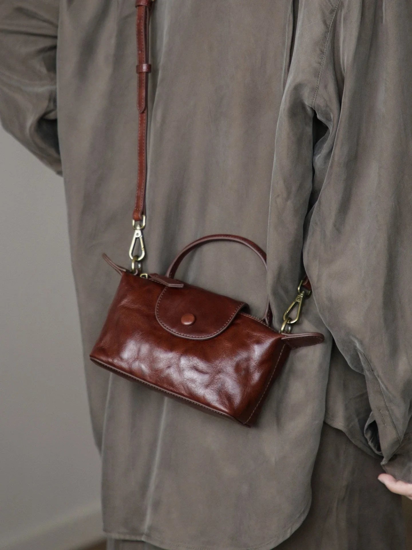 Coffee brown vegetable-tanned leather mini bag worn crossbody