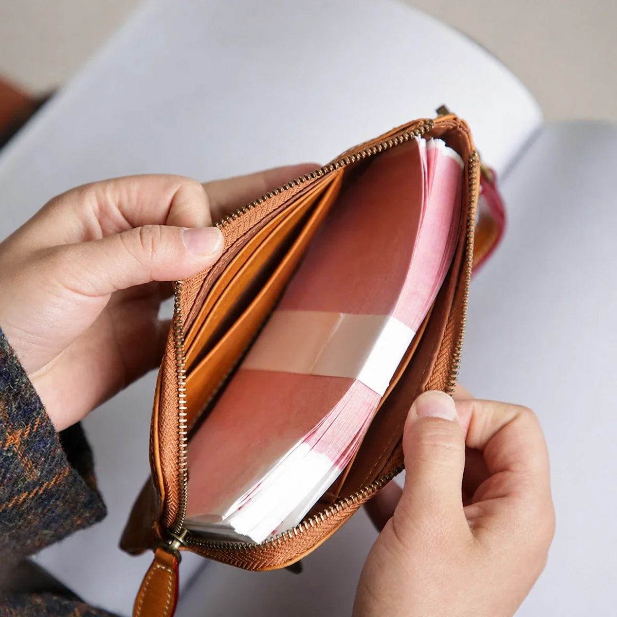 Long wallet interior with cash and card organization