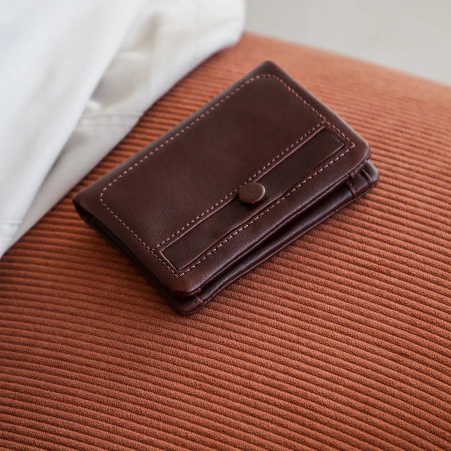 Coffee brown vegetable-tanned leather short wallet