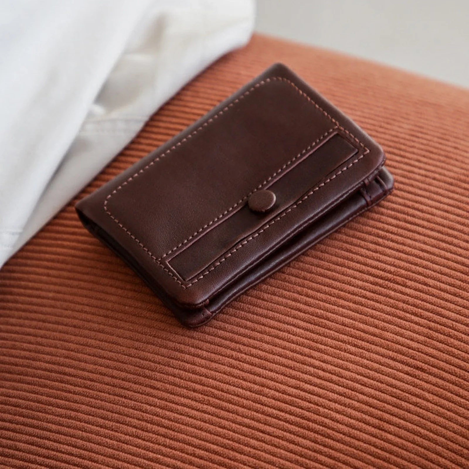 Coffee brown vegetable-tanned leather short wallet