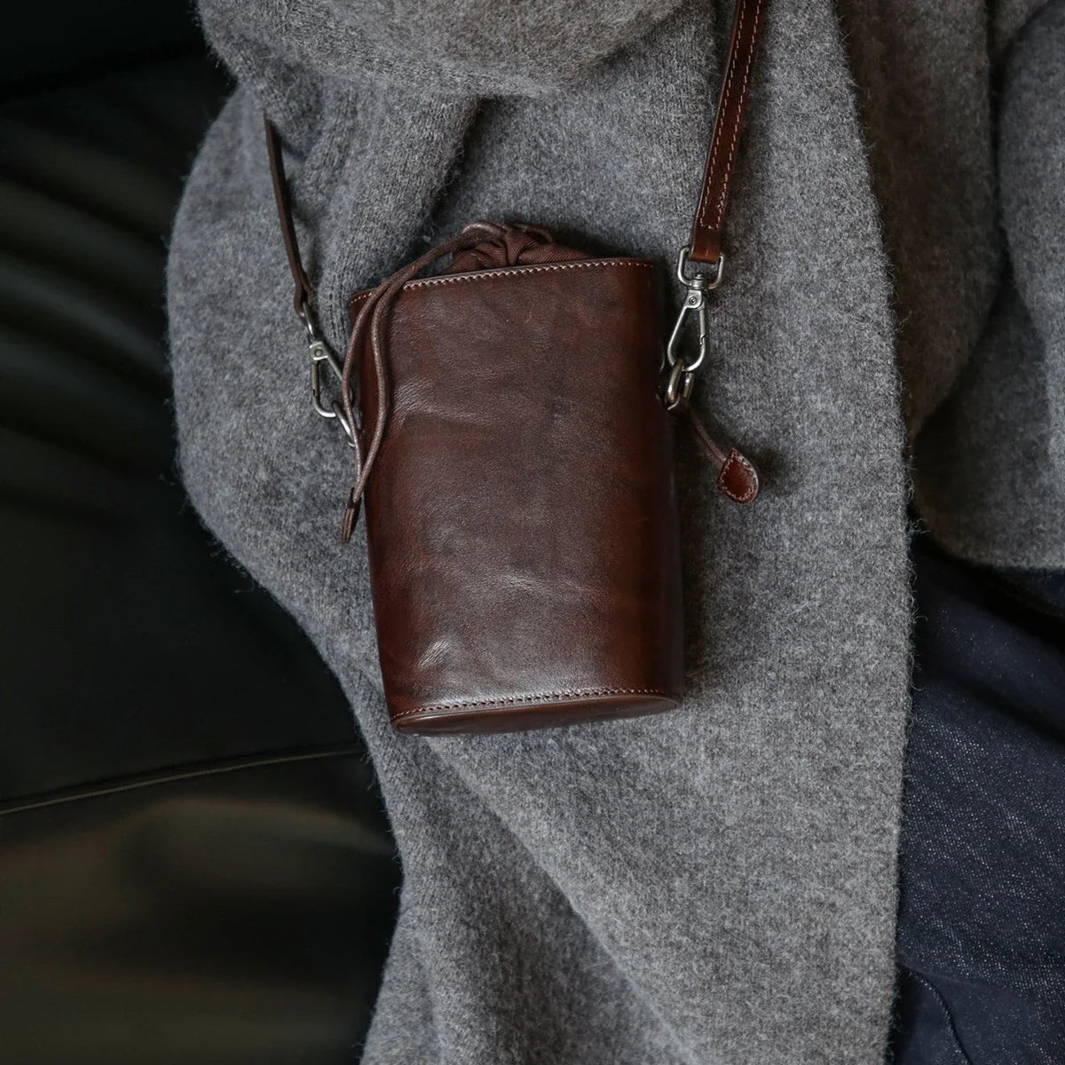 Women's ebony coffee leather phone bucket bag worn crossbody