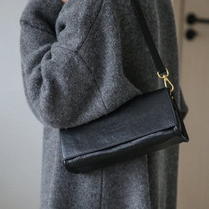 Black vegetable-tanned leather baguette shoulder bag