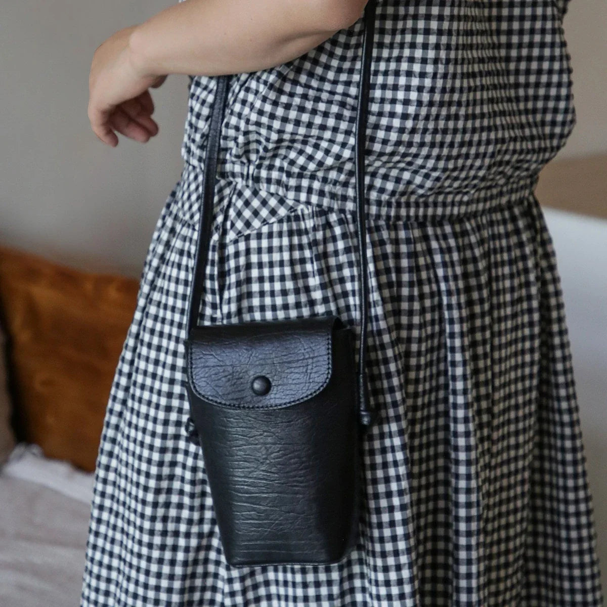 Women's black top-grain cowhide phone crossbody bag with magnetic flap