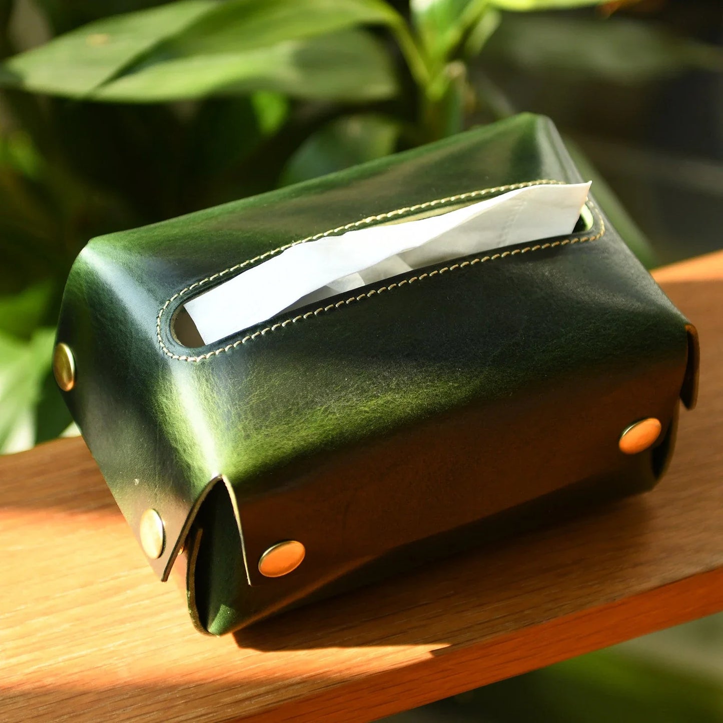 Vegetable-tanned leather tissue box cover in Green