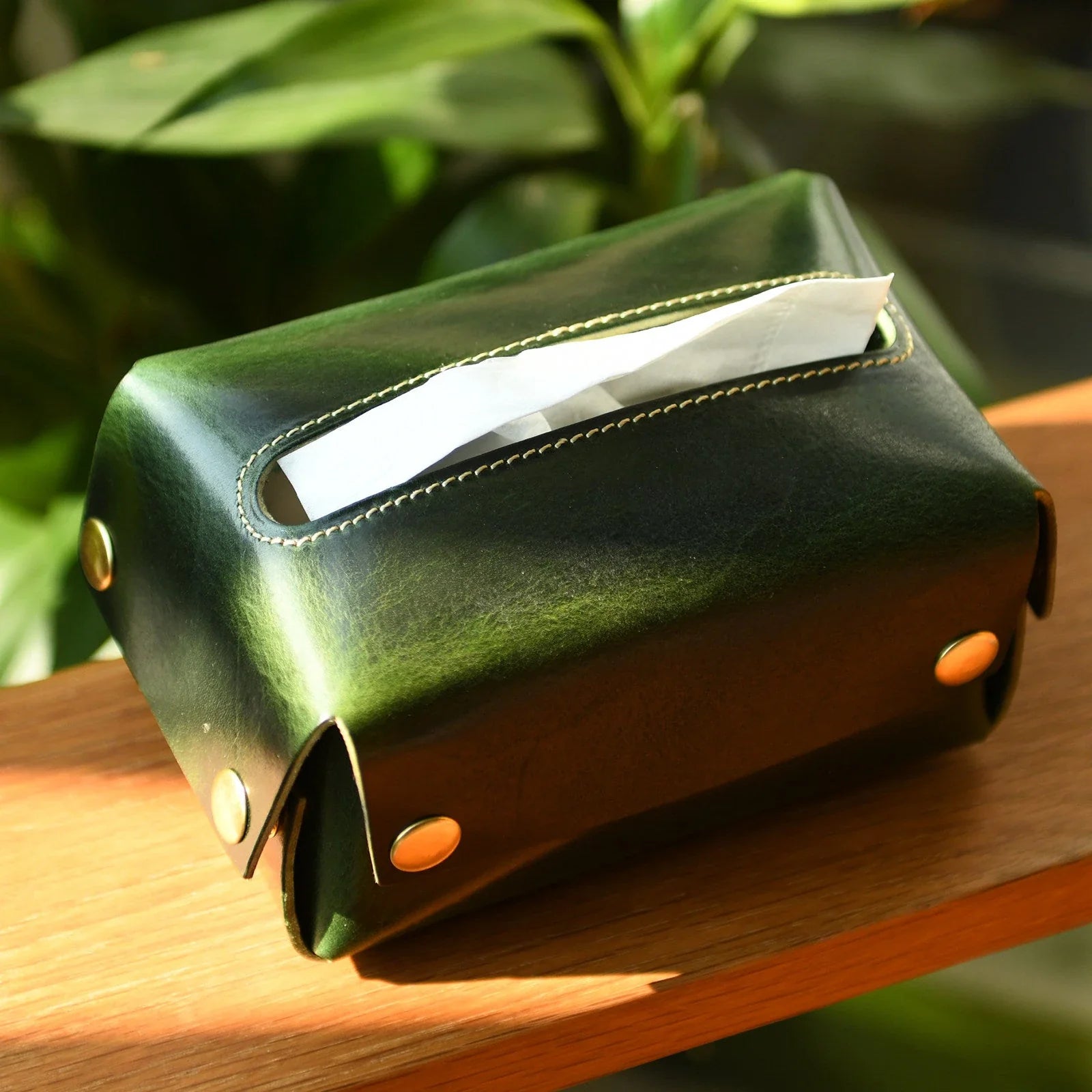 Vegetable-tanned leather tissue box cover in Green