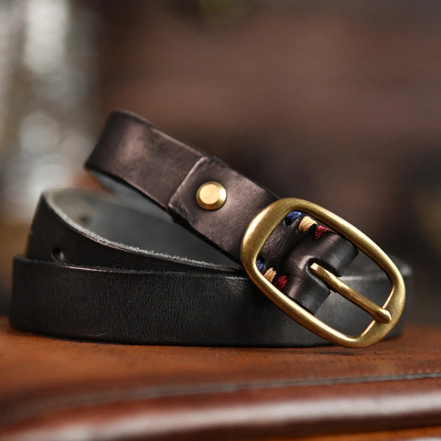 Women's distressed cowhide belt in black
