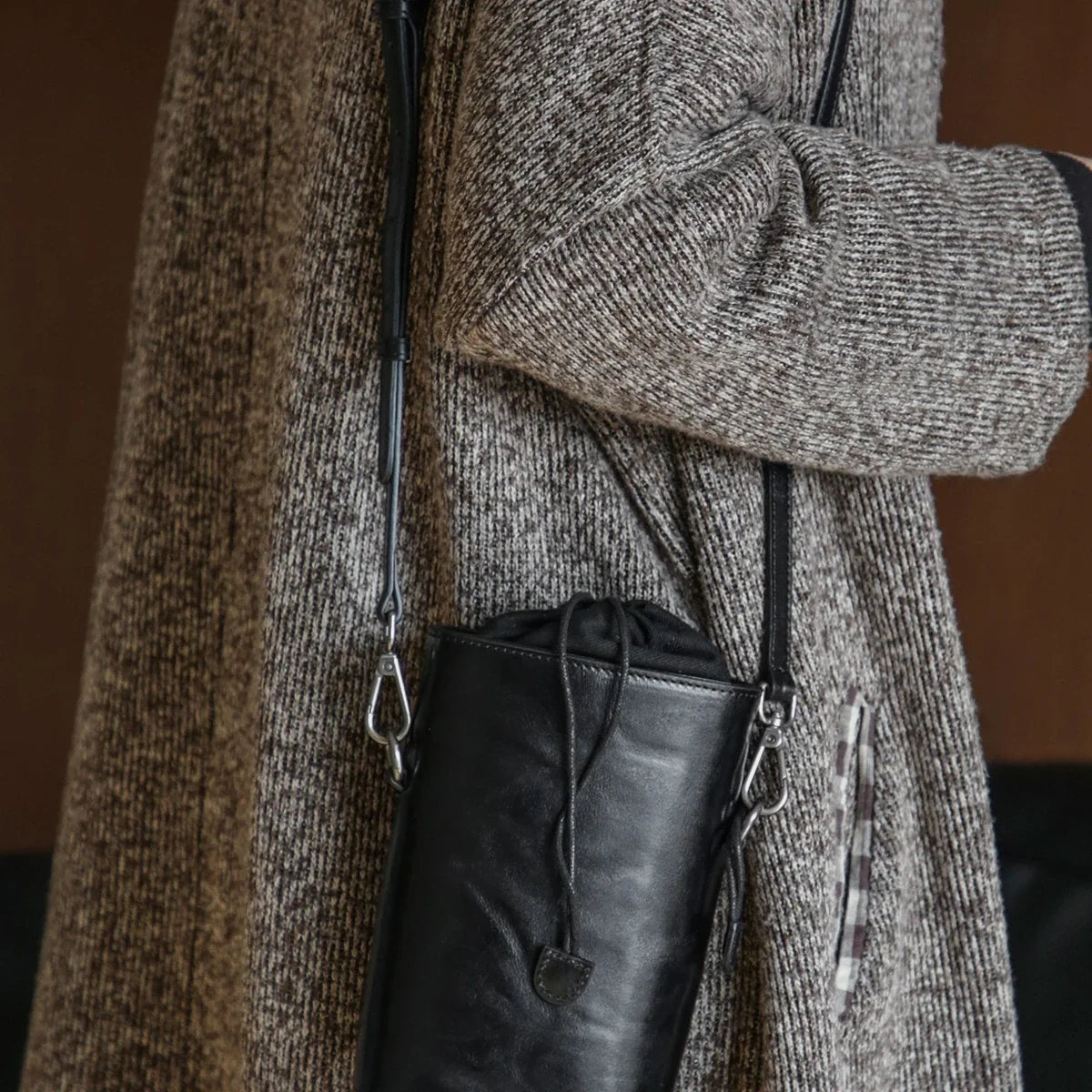 Women's black vegetable-tanned cowhide phone bucket bag