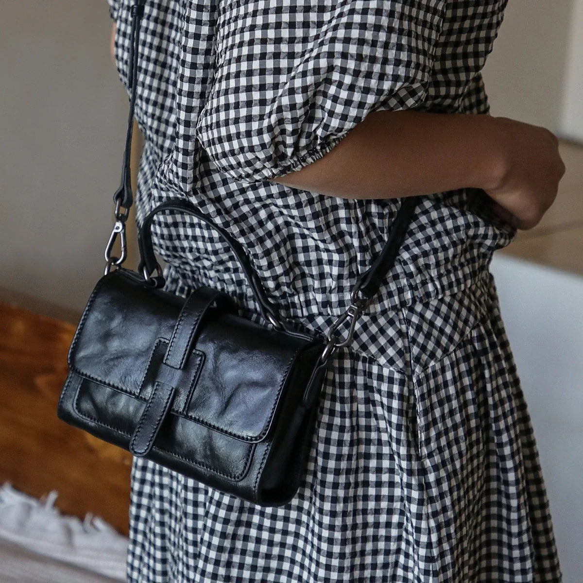 Black vegetable-tanned leather mini crossbody bag