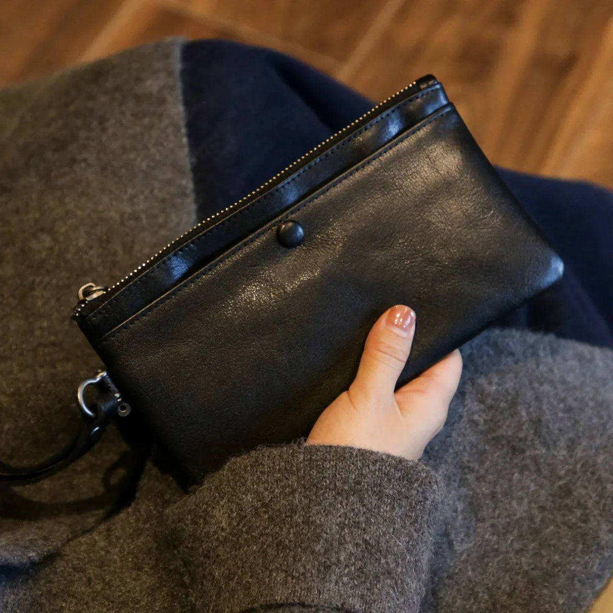 Black vegetable-tanned leather long wallet front view