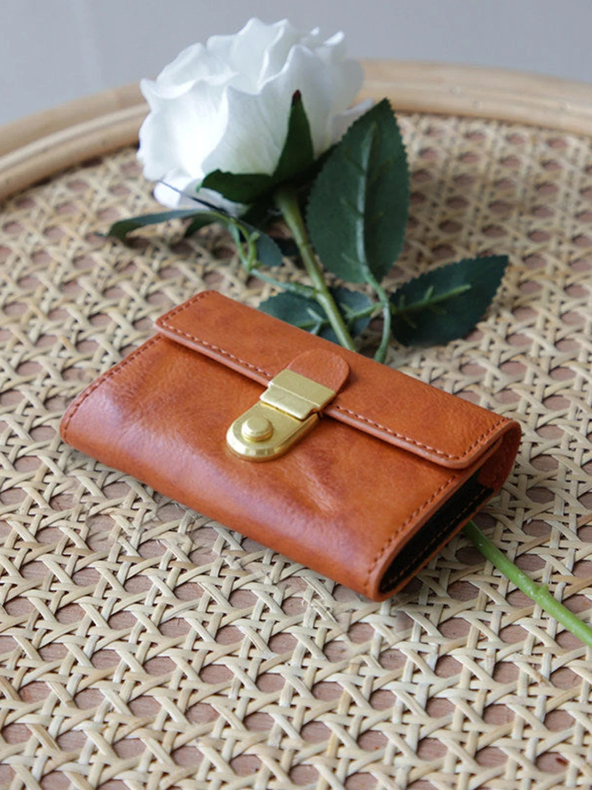 Cognac vegetable-tanned leather accordion card holder