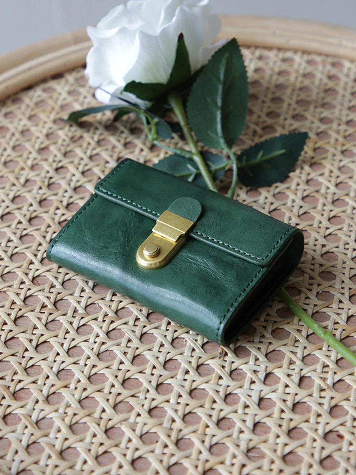Forest green vegetable-tanned leather accordion card holder