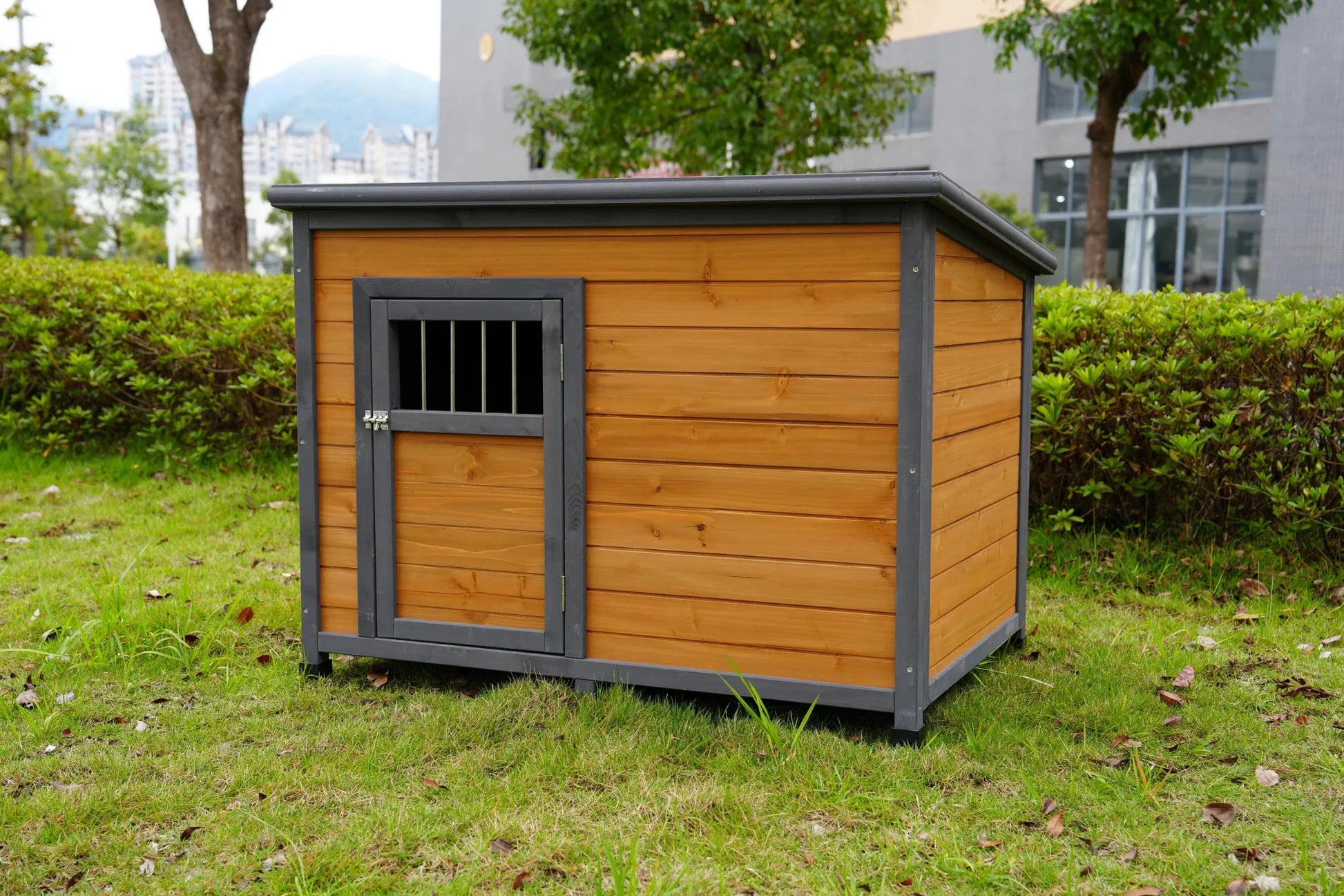 45'large solid wood dog house, waterproof PVC plastic roof, breathable wooden doors – view 7