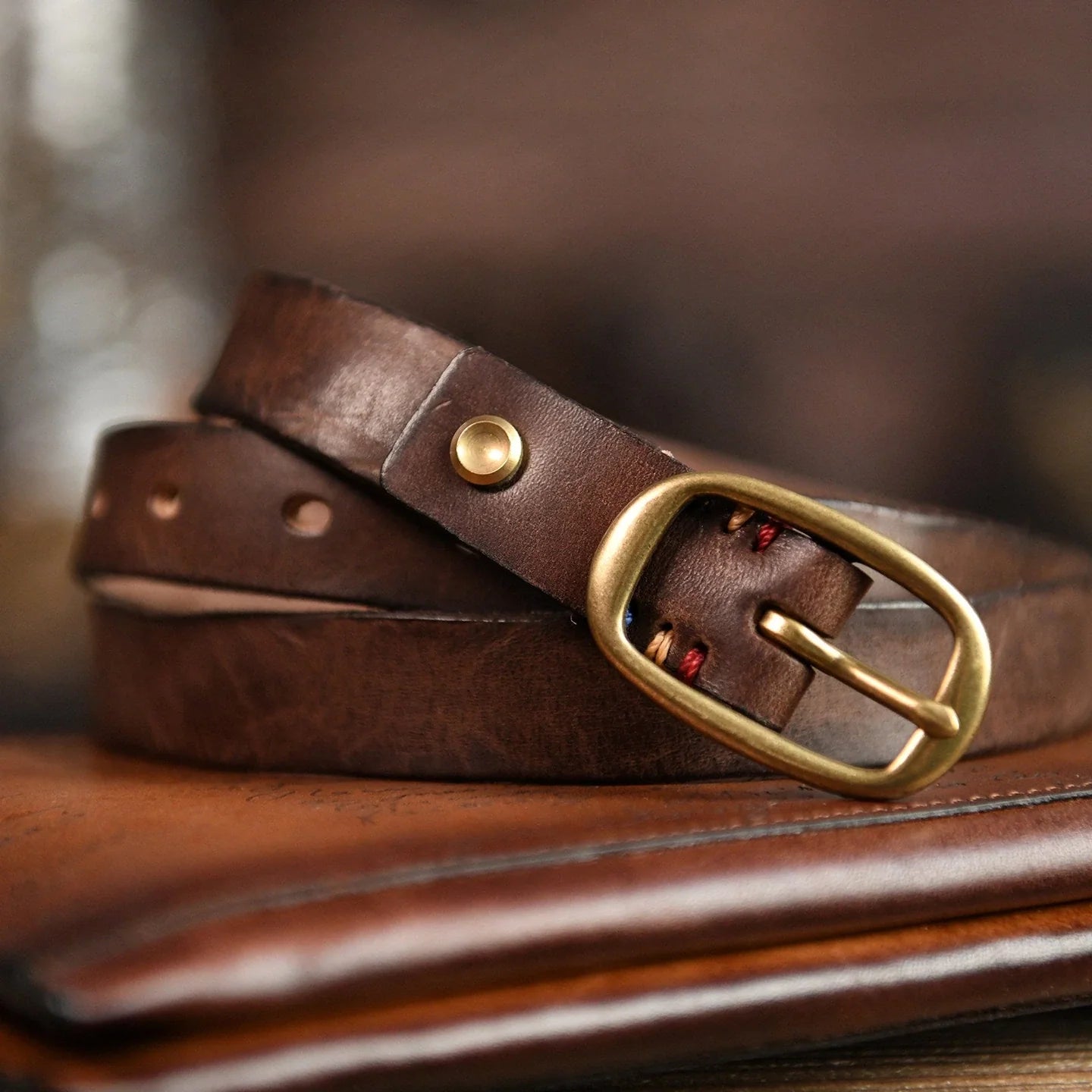 Women's distressed cowhide belt in dark coffee