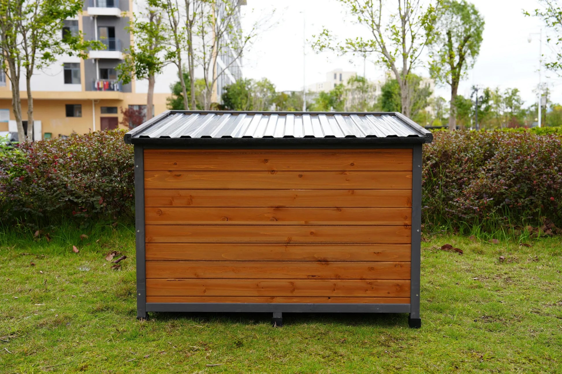 45'large solid wood dog house, waterproof PVC plastic roof, breathable wooden doors – view 8