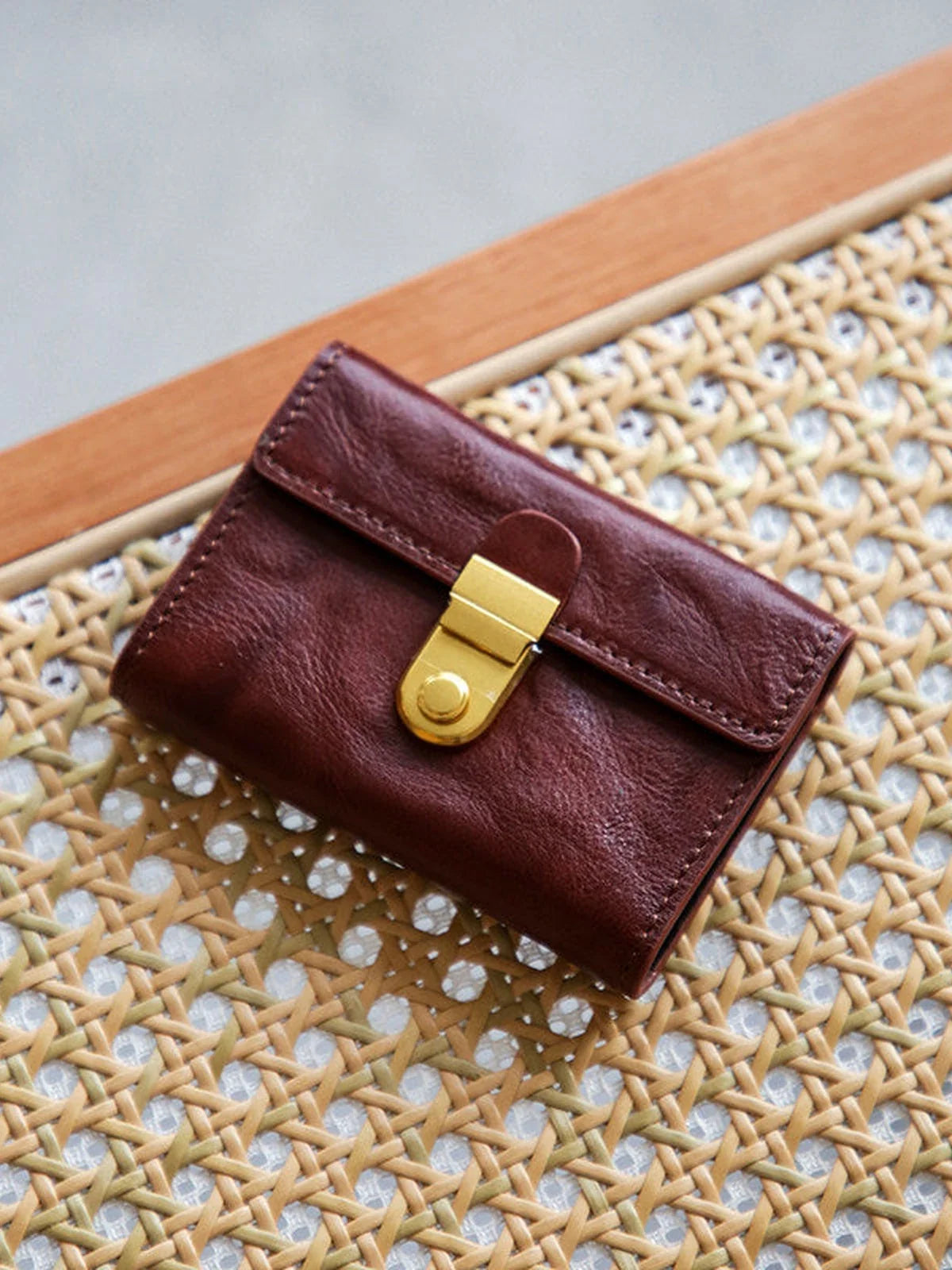 Coffee brown vegetable-tanned leather accordion card holder