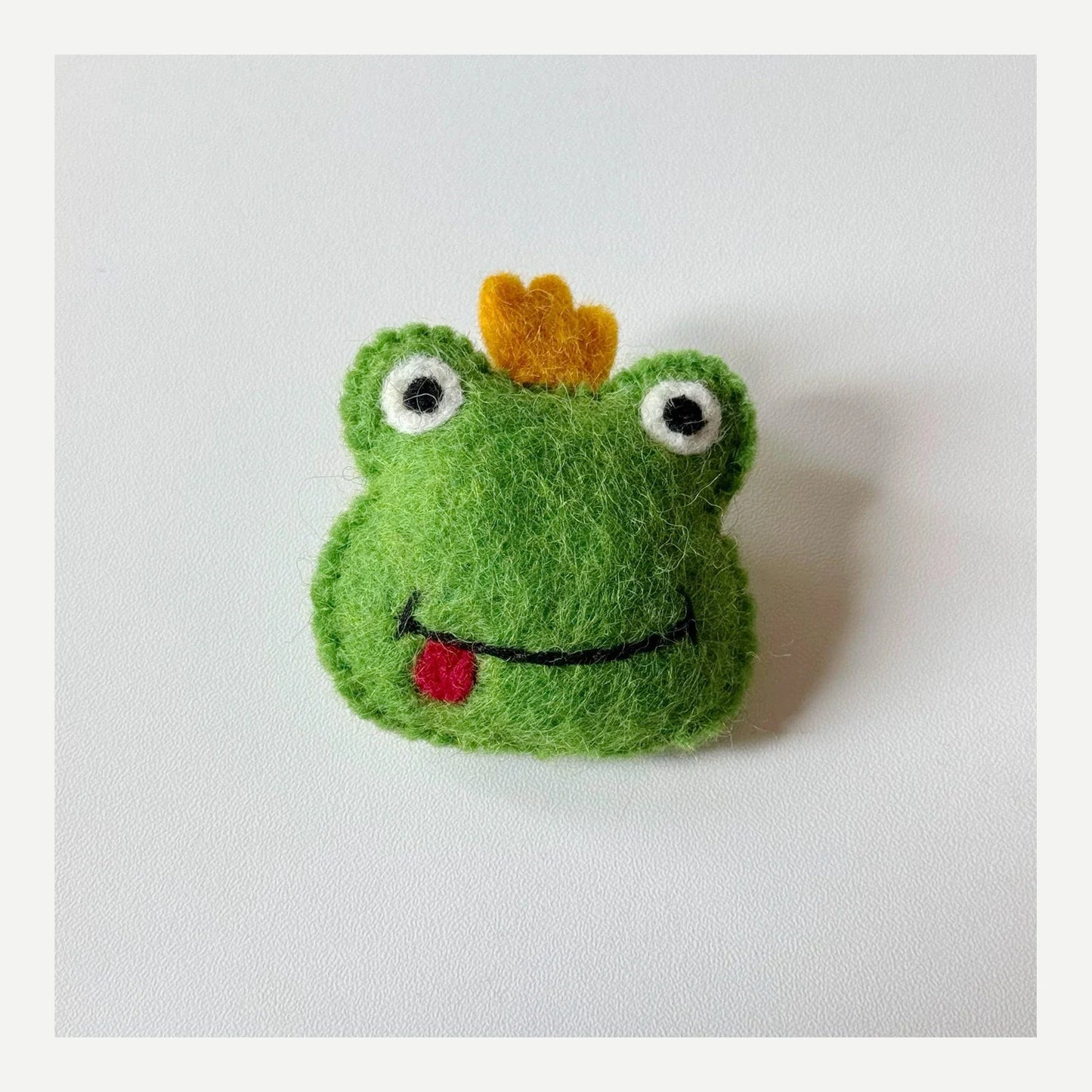 Green frog handmade wool felt brooch