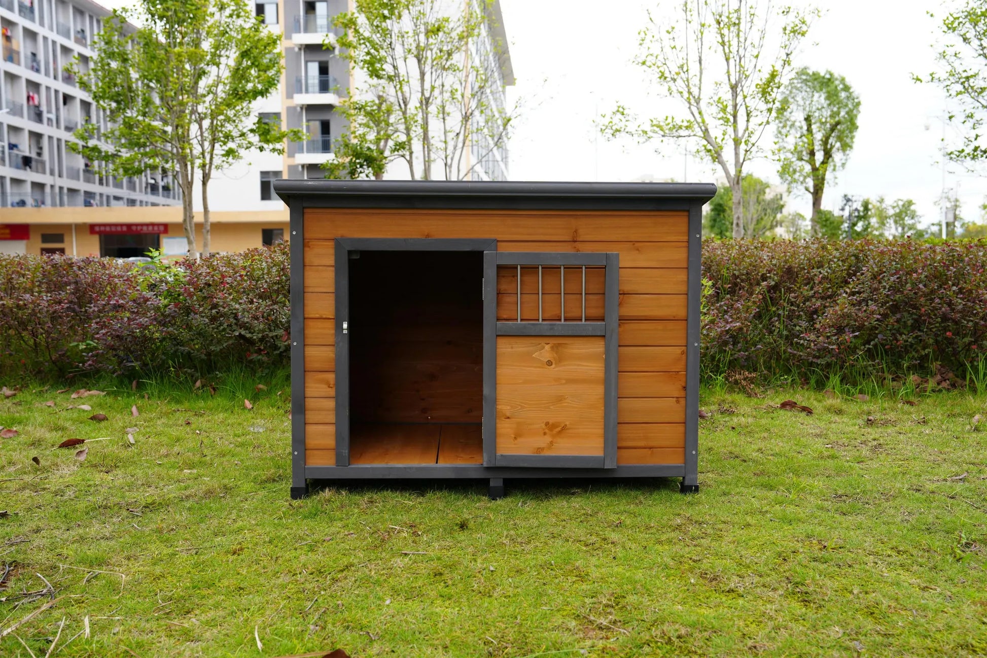 45'large solid wood dog house, waterproof PVC plastic roof, breathable wooden doors – view 10