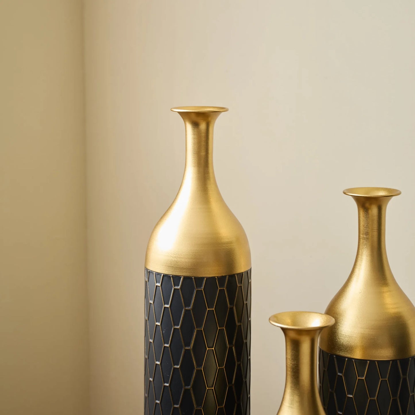 Elegant Floor Vase Set – Gold & Black Metal Decorative Vases – 3-Piece Set for Floral Display, Wedding & Gift Décor – view 13