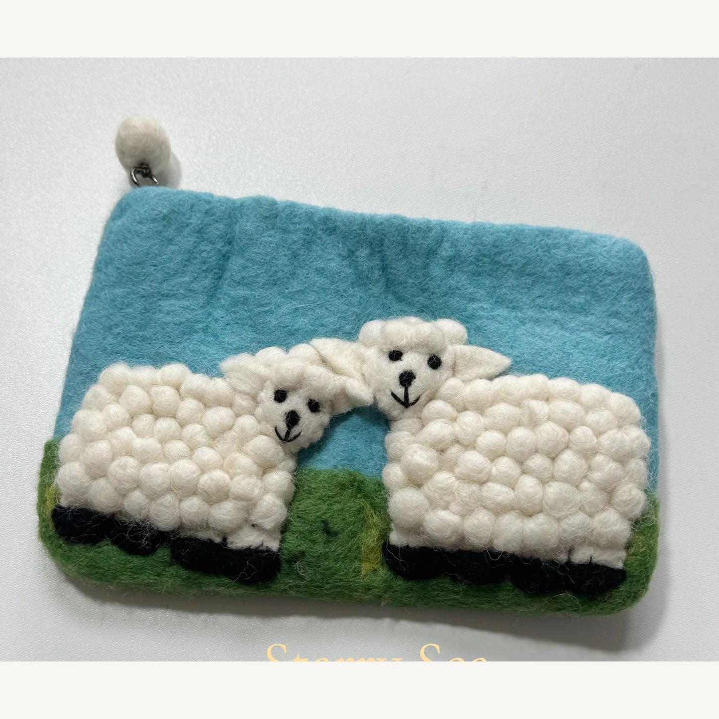 Handmade wool felt zip pouch — White Sheep — 20 × 12 cm