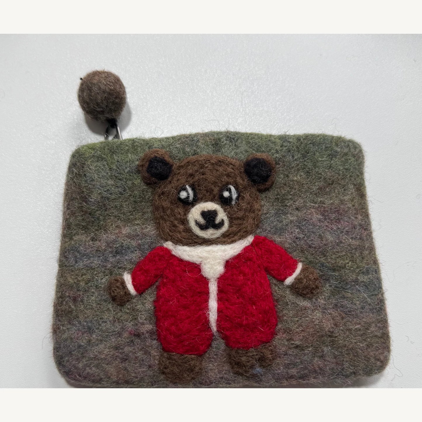 Handmade wool felt zip pouch — Brown Bear — 14 × 11 cm