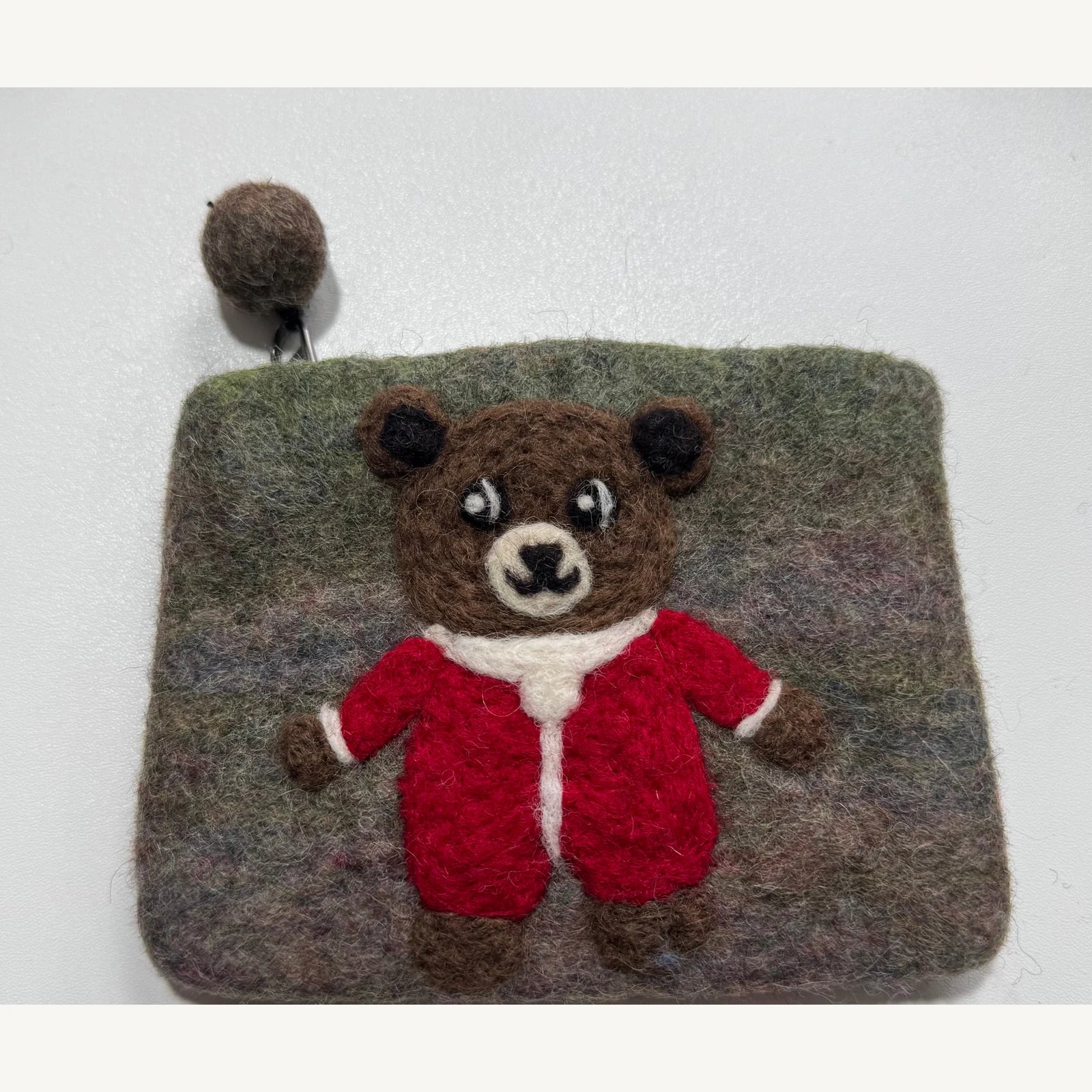 Handmade wool felt zip pouch — Brown Bear — 14 × 11 cm