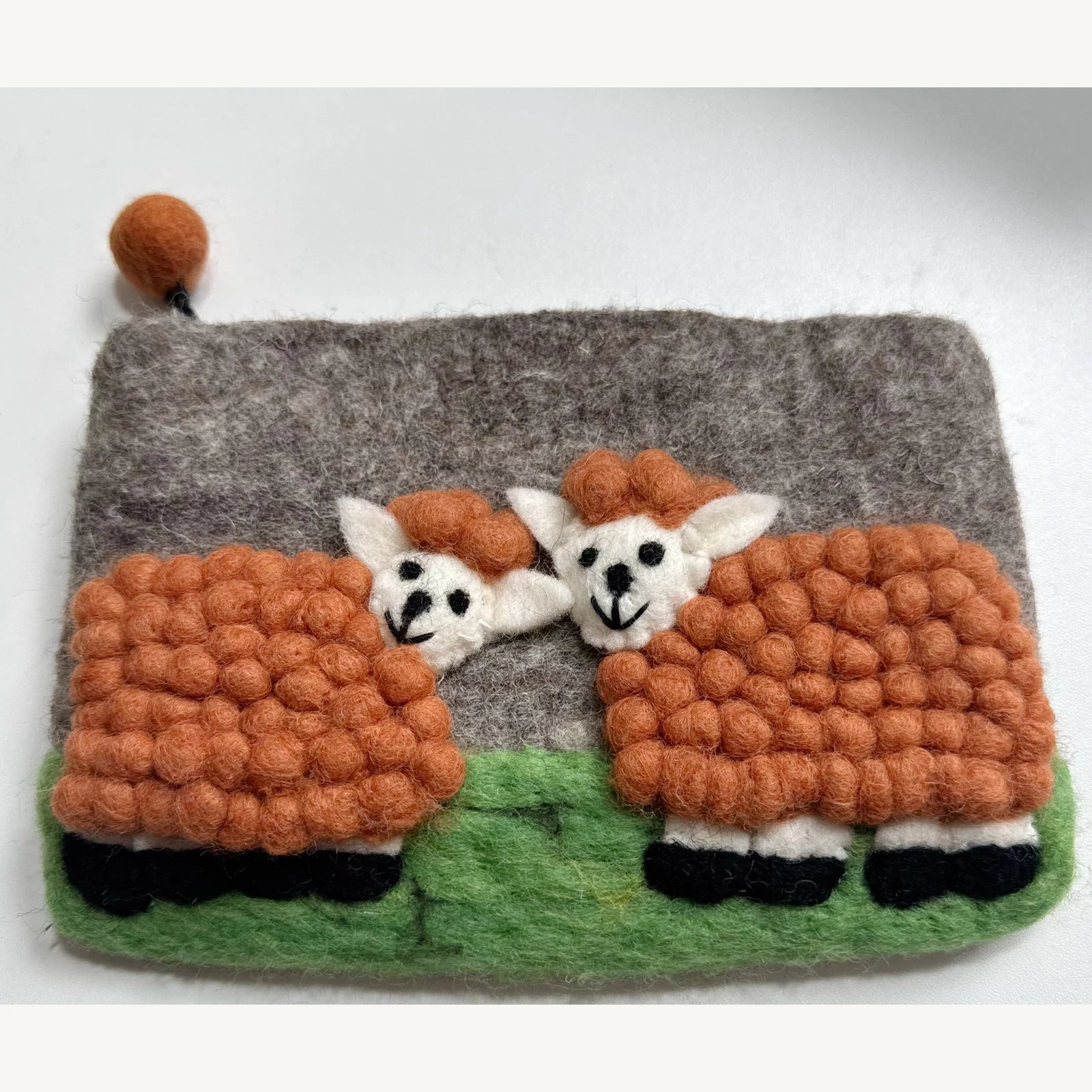 Handmade wool felt zip pouch — Brown Sheep / Tan — 20 × 12 cm