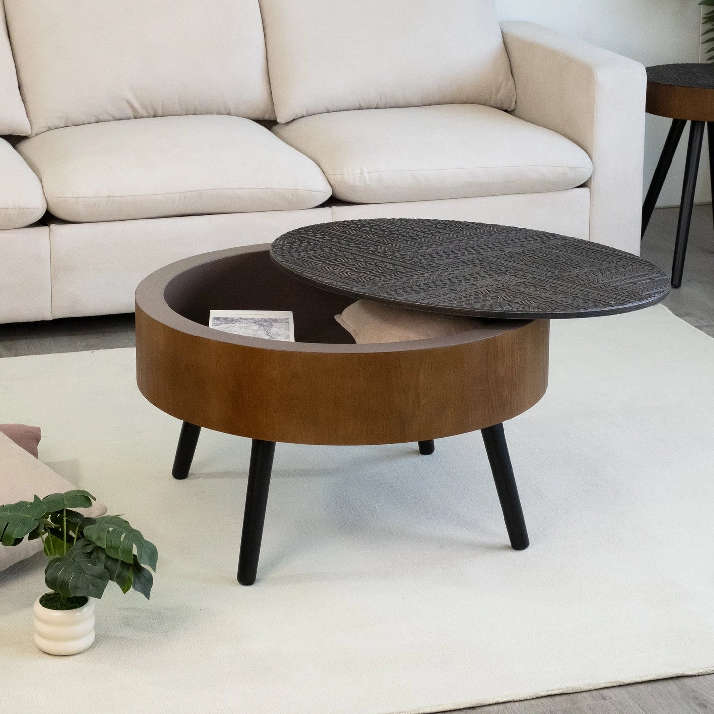 31.5-inch Round Carved Coffee Table with Storage Space, Mid-Century Modern Style Wooden Coffee Table, Four-Leg Design, 18-inch High, Living Room Accent Table (Brown and Black) detail view 16