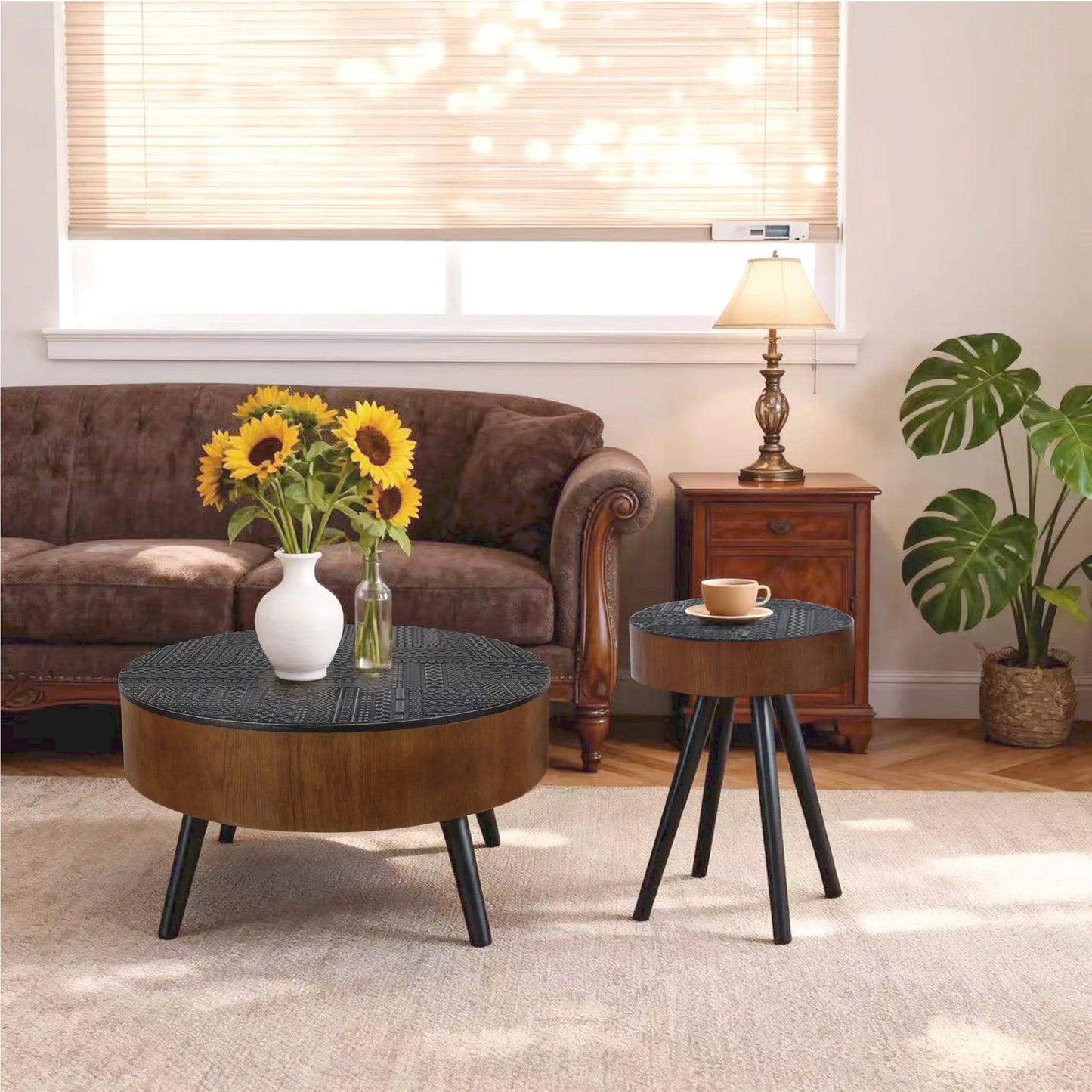 31.5-inch Round Carved Coffee Table with Storage Space, Mid-Century Modern Style Wooden Coffee Table, Four-Leg Design, 18-inch High, Living Room Accent Table (Brown and Black) detail view 18