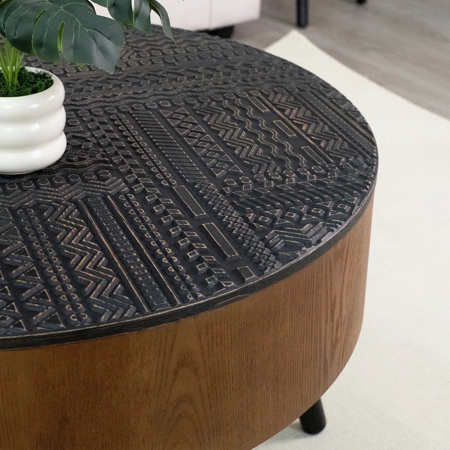 31.5-inch Round Carved Coffee Table with Storage Space, Mid-Century Modern Style Wooden Coffee Table, Four-Leg Design, 18-inch High, Living Room Accent Table (Brown and Black) detail view 37