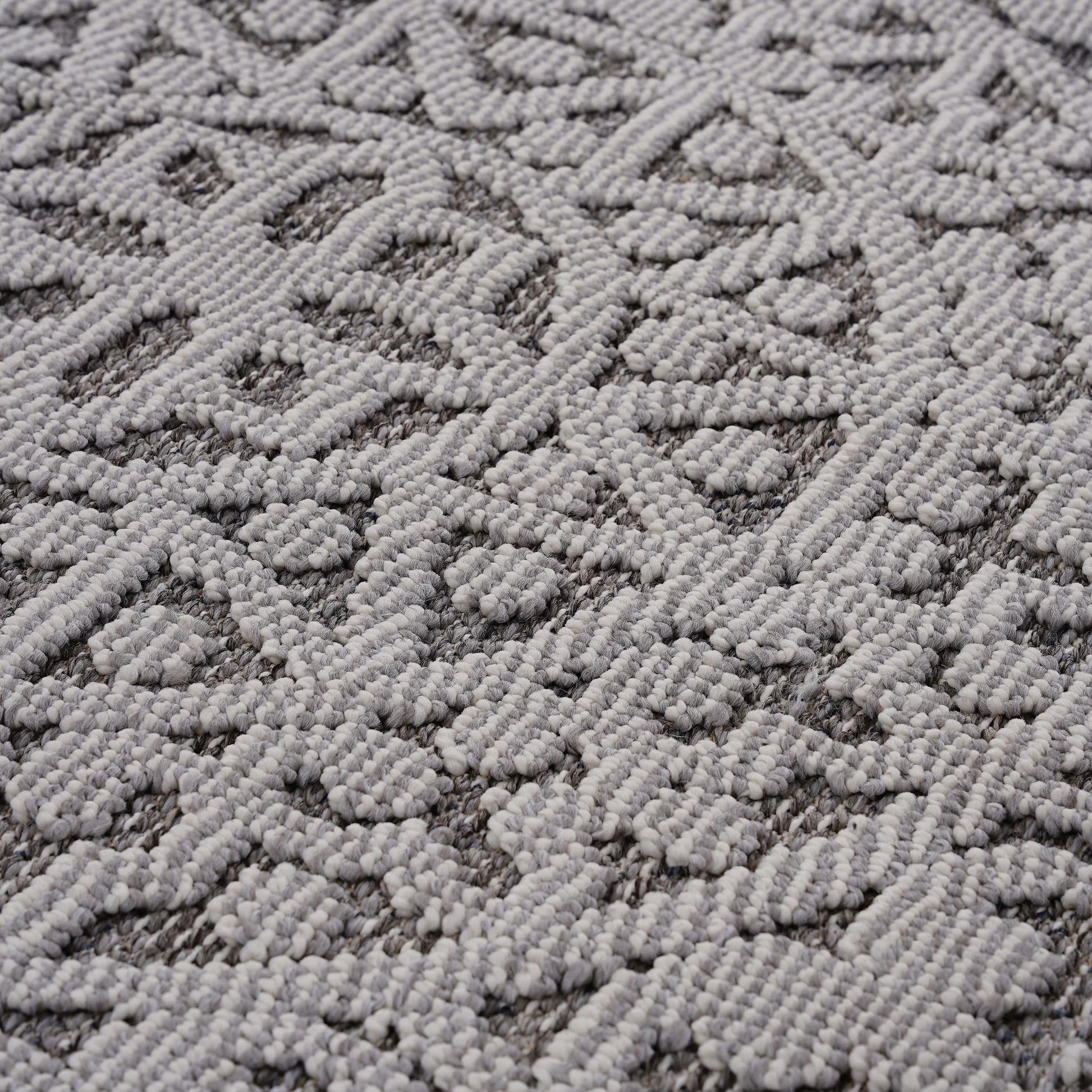 Loom & Luxe Gray & White & Medallion Indoor/Outdoor Area Rug