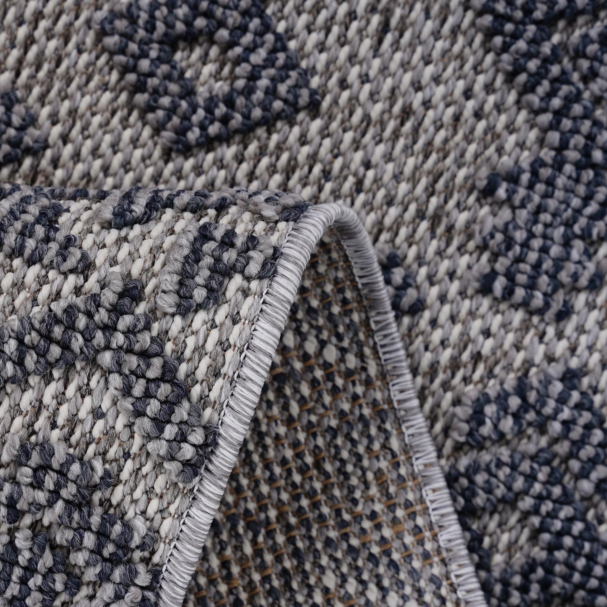 Loom & Luxe White & Gray & Traditional Indoor/Outdoor Area Rug