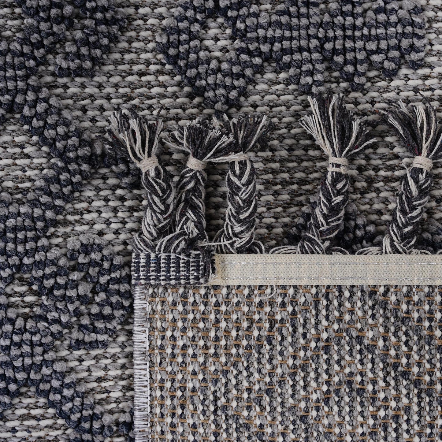 Loom & Luxe White & Gray & Traditional Indoor/Outdoor Area Rug