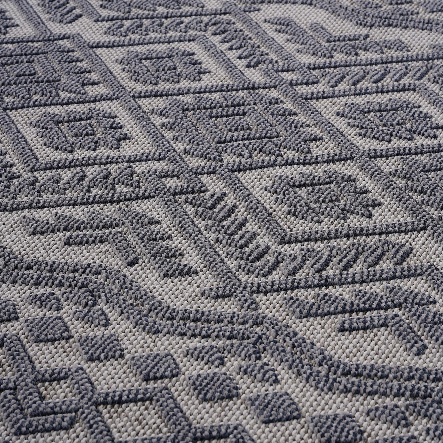 Loom & Luxe White & Gray & Traditional Indoor/Outdoor Area Rug