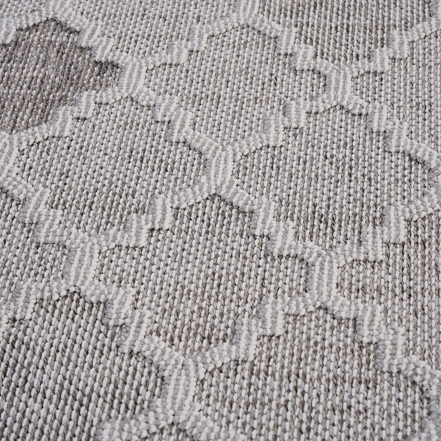 Loom & Luxe White & Grey & Trellis Indoor/Outdoor Area Rug