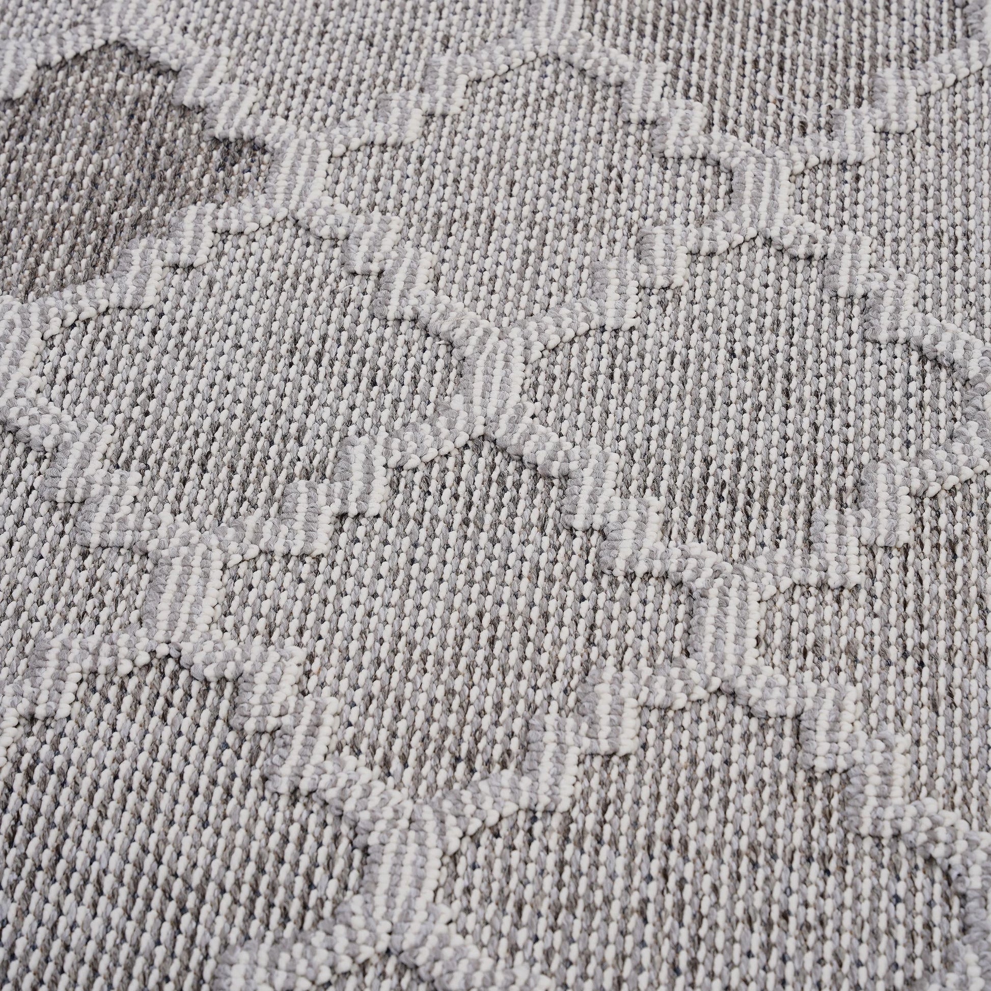 Loom & Luxe White & Grey & Trellis Indoor/Outdoor Area Rug
