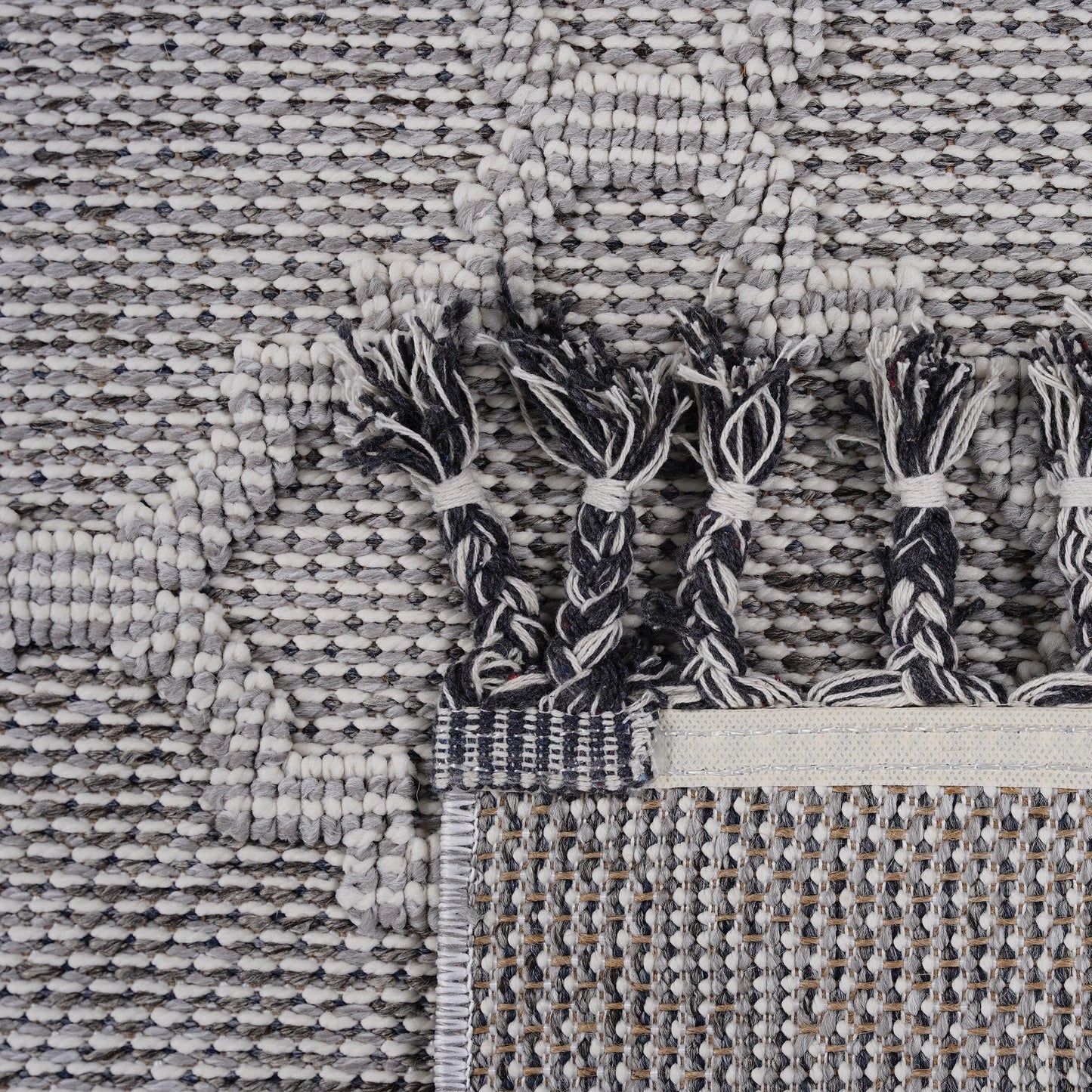 Loom & Luxe White & Grey & Trellis Indoor/Outdoor Area Rug