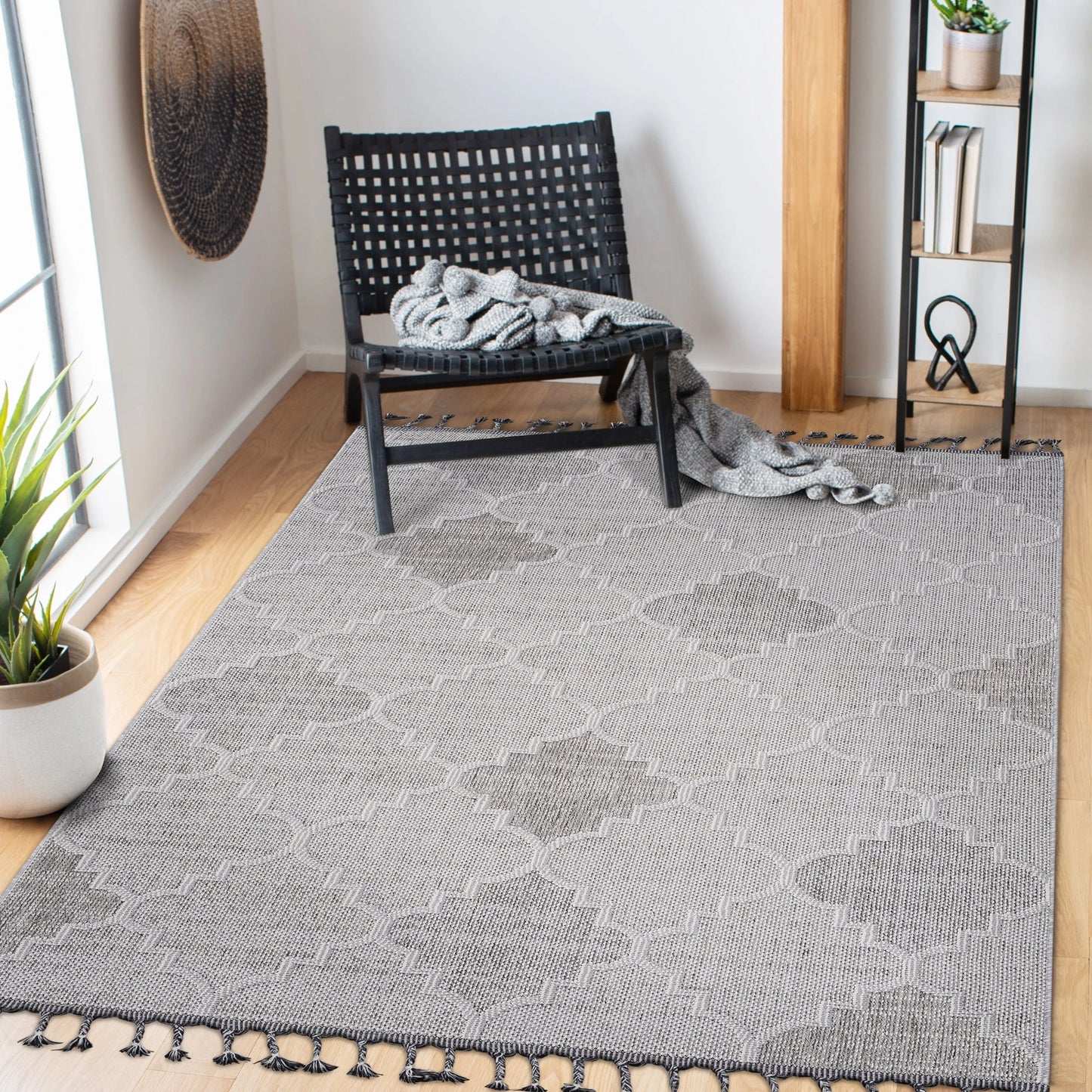 Loom & Luxe White & Grey & Trellis Indoor/Outdoor Area Rug