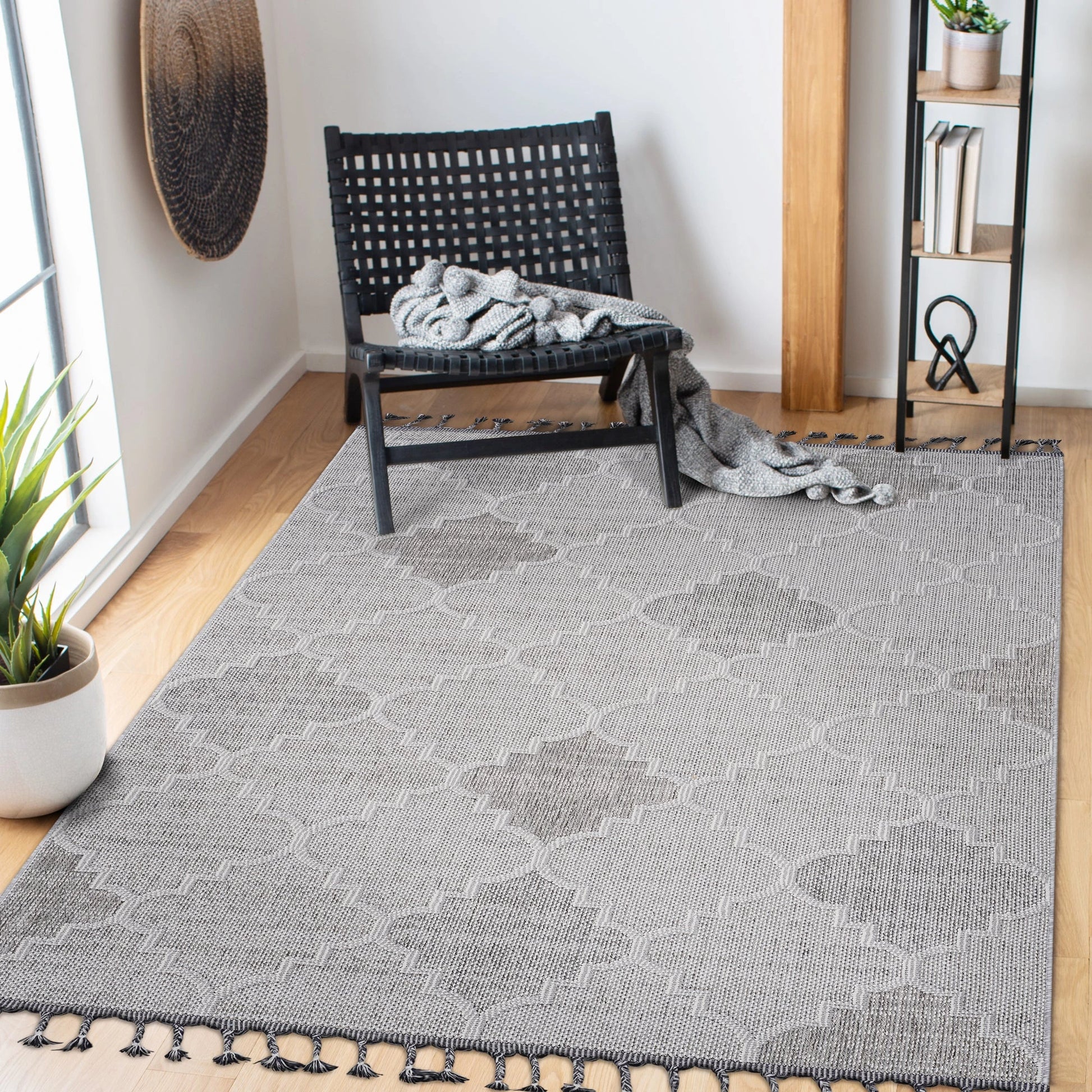 Loom & Luxe White & Grey & Trellis Indoor/Outdoor Area Rug