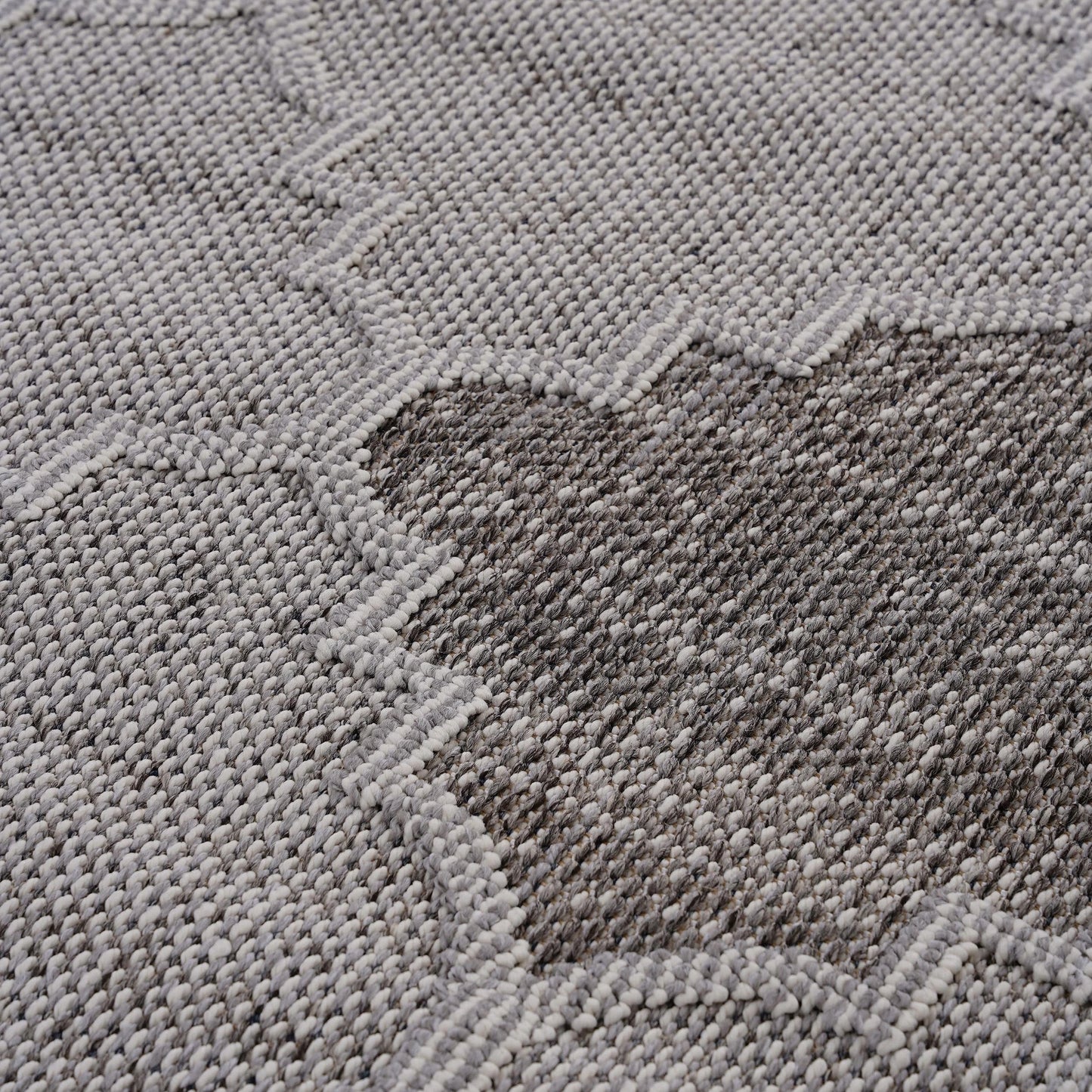 Loom & Luxe White & Grey & Trellis Indoor/Outdoor Area Rug