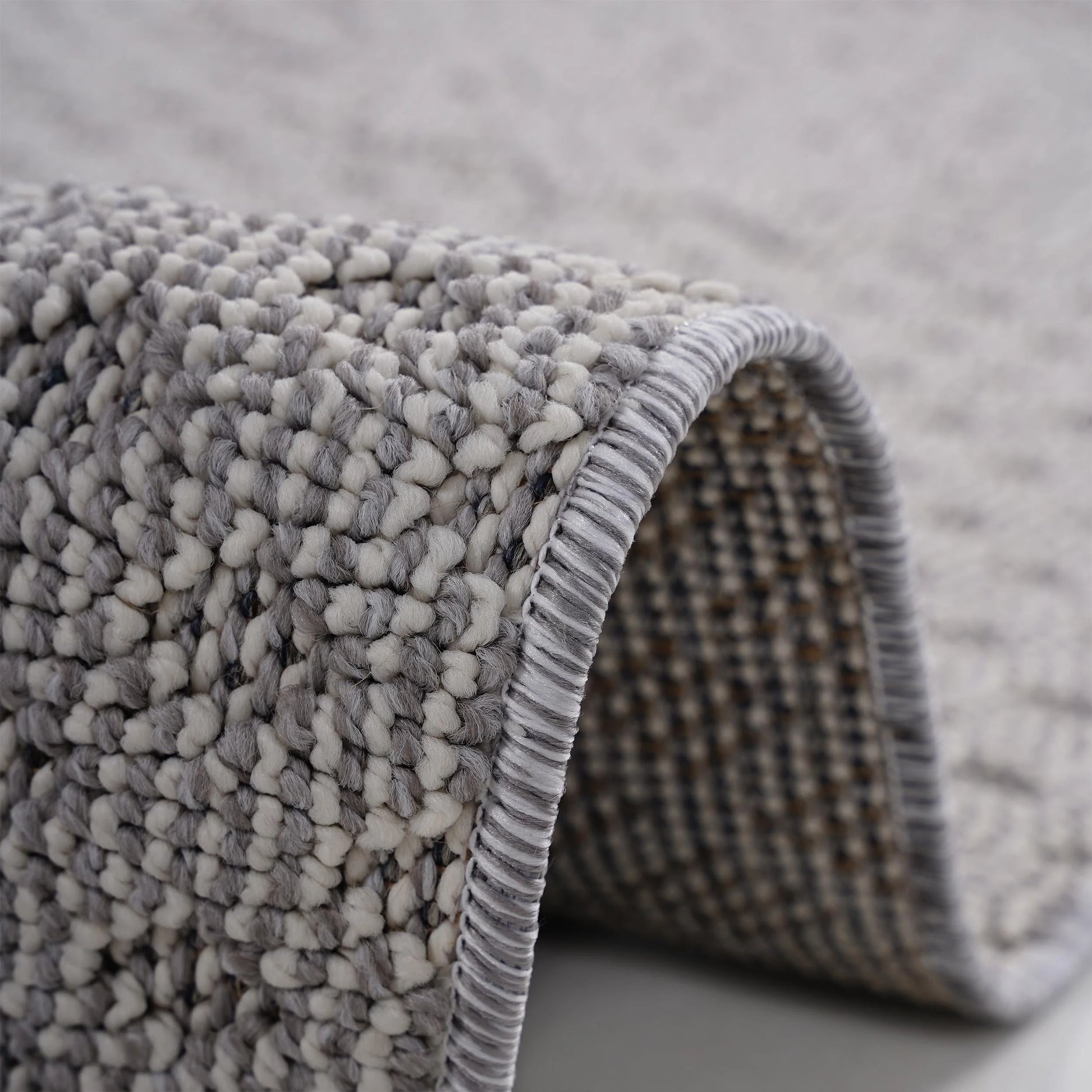 Loom & Luxe White & Ivory & Medallion Indoor/Outdoor Area Rug