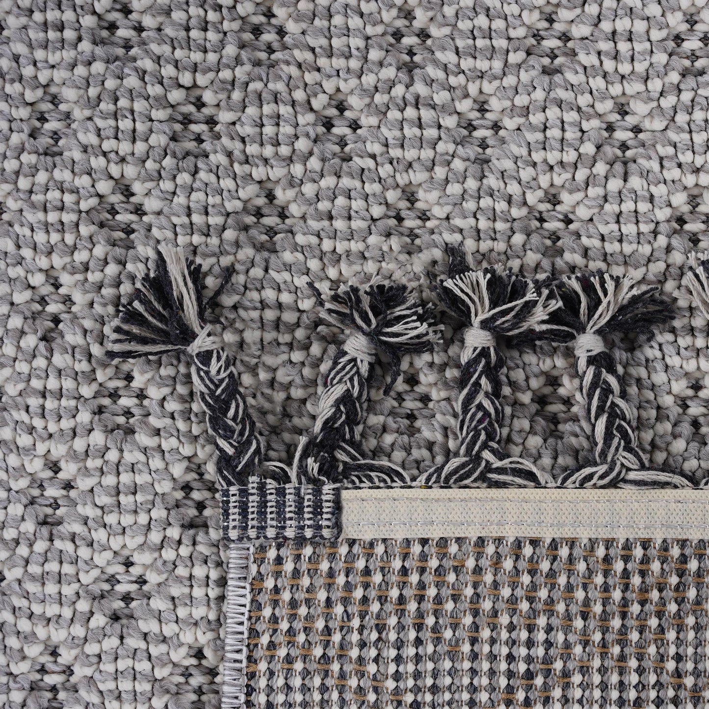 Loom & Luxe White & Ivory & Medallion Indoor/Outdoor Area Rug