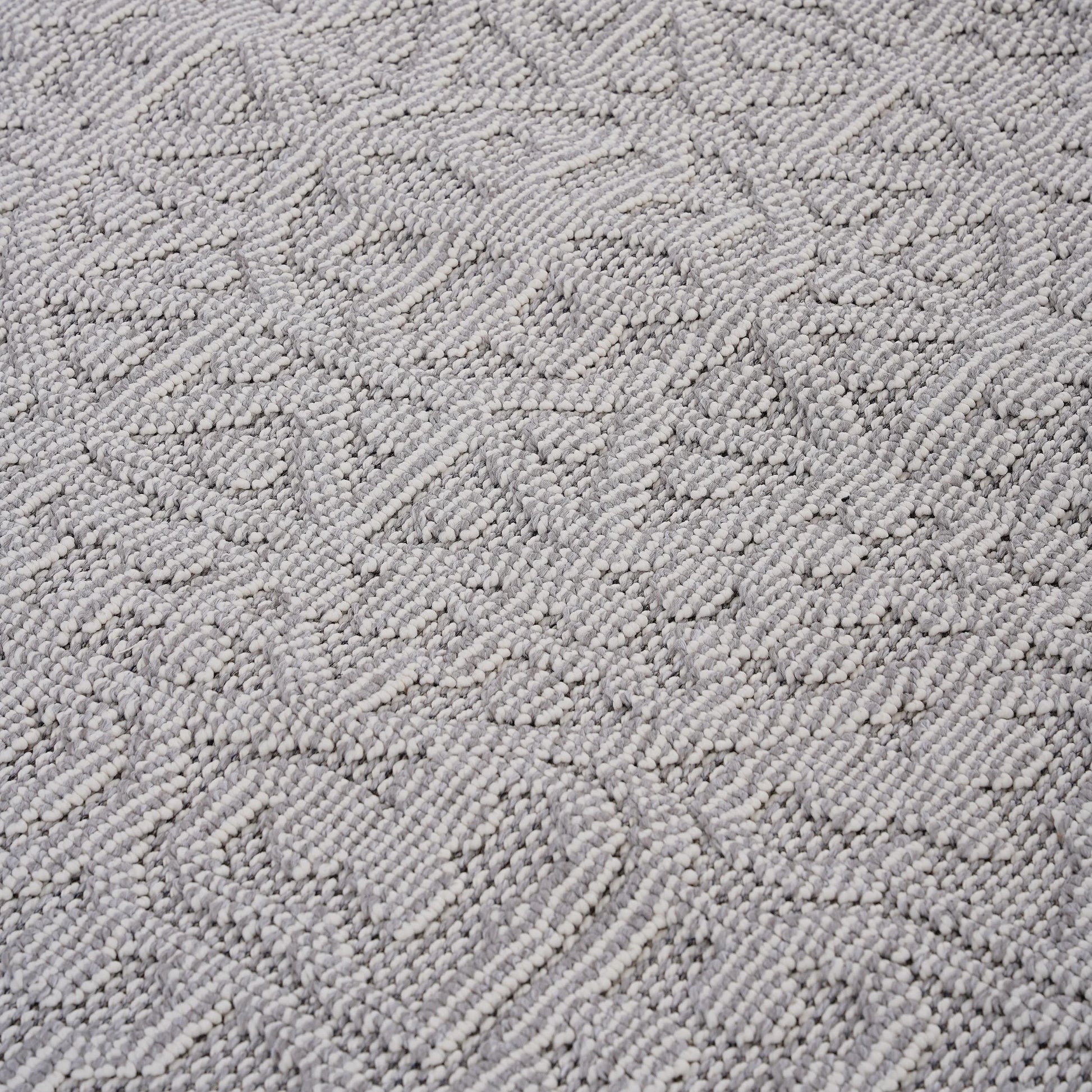 Loom & Luxe White & Ivory & Medallion Indoor/Outdoor Area Rug