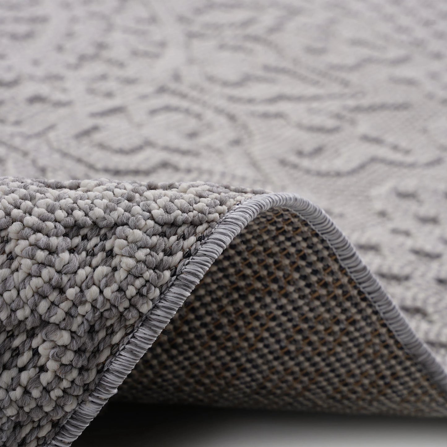 Loom & Luxe White & Ivory & Medallion Indoor/Outdoor Area Rug